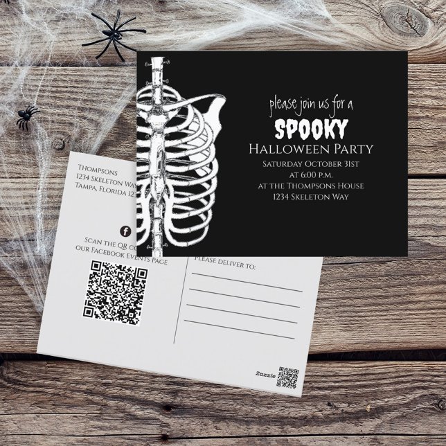 Halloween Spooky Skeleton QR Code Social Media Postkarte (Von Creator hochgeladen)