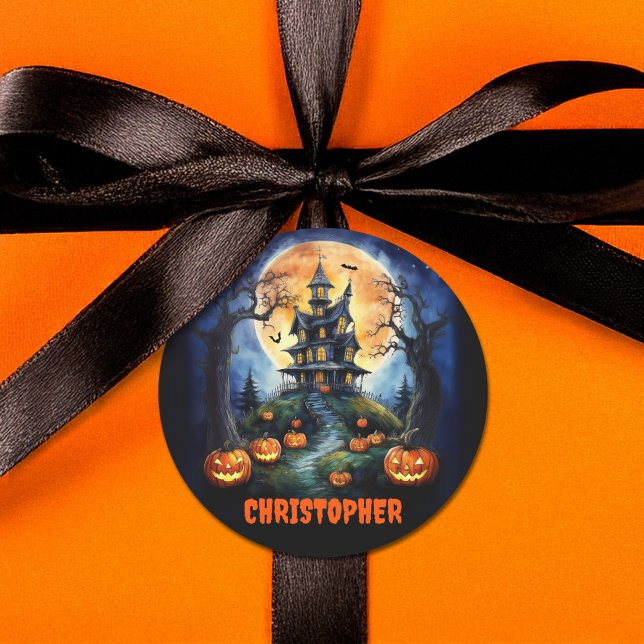 Halloween Spuk House mit Pumpkins Name Runder Aufkleber (Von Creator hochgeladen)