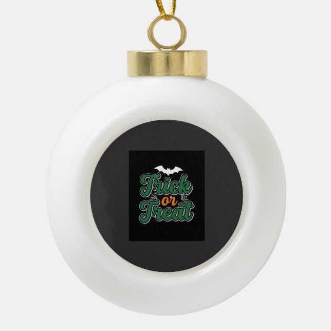 Halloween-Süßigkeiten oder Saures Fledermaus-Webde Keramik Kugel-Ornament (Vorderseite)
