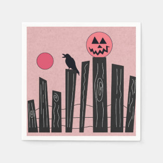 Halloween-Szene mit rosa Tellern Serviette