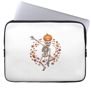 Halloween tanzendes Skelett Kürbiskopf Herbstlaub Laptopschutzhülle
