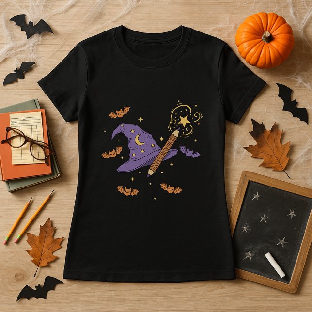 Halloween-Teacher-Assistent, Hut & Wand T-Shirt (Von Creator hochgeladen)
