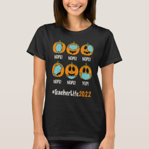 Halloween Teacher Life 2022 Pumpkin Wearing Gesich T-Shirt