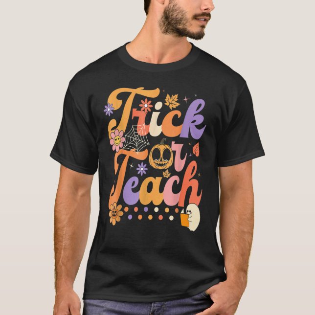 Halloween Trick oder Teach Retro Groovy Lehrer Hip T-Shirt (Vorderseite)