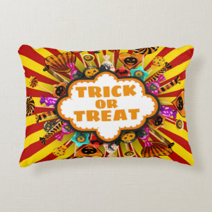 Halloween Trick oder Treat Candy und Süßigkeiten.  Dekokissen