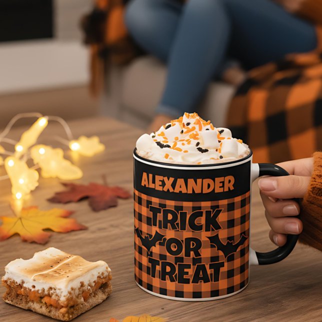 Halloween Trick or Treat Orange & Black Plaid Name Tasse (Von Creator hochgeladen)