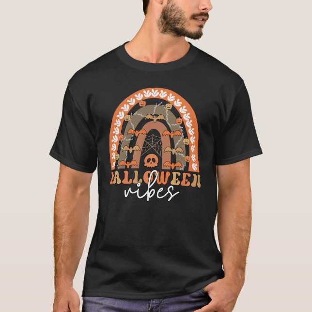 Halloween Vibes Boho Regenbogen Fall Spooky T-Shirt (Vorderseite)