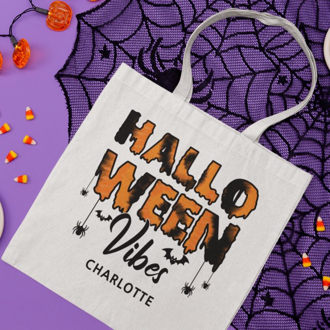 Halloween Vibes Modern Typografy Individuelle Name Tragetasche (Von Creator hochgeladen)