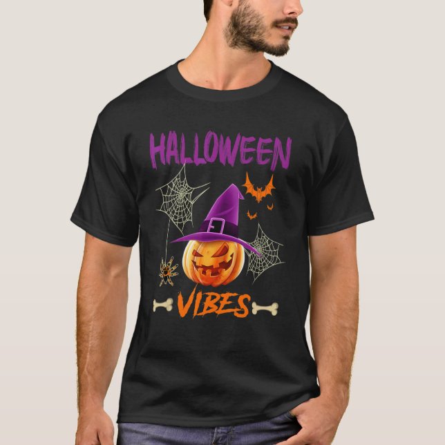 Halloween Vibes Scary Pumpkin Wearing Witch’s Hat T-Shirt (Vorderseite)