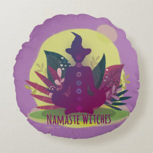 Halloween Yoga Namaste Hexen Rundes Kissen