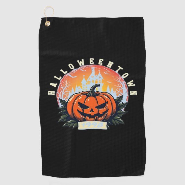 HalloweenTown 1998 Essenzieller T - Shirt Golfhandtuch (Vorderseite)