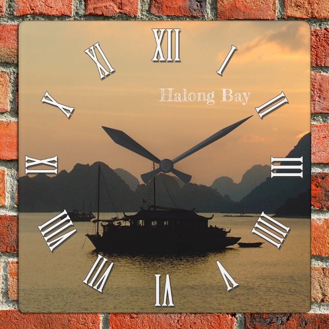 Halong Bay Boote, Golden Sunset, Seascape Vietnam Quadratische Wanduhr (Von Creator hochgeladen)