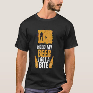 Halt Mein Bier Ich Hab Einen Biss Beim Eisfischen T-Shirt