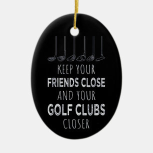 Halte deine Freunde nah und deine Golfschläger näh Keramik Ornament
