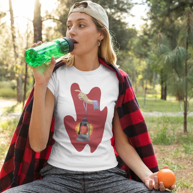 Halten einer Laterne T-Shirt (Von Creator hochgeladen)
