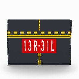 Haltepunktmarkierung 13R-31L Fotoblock