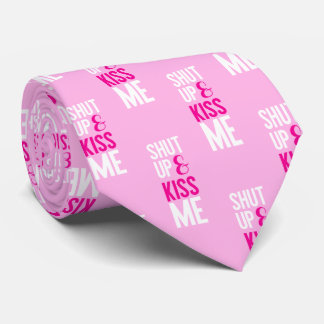 Haltet die Typografie Pink Valentine auf und küsst Krawatte