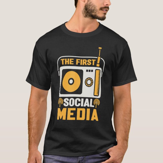 Ham Radio The First Amateur Social Media Radio Ope T-Shirt (Vorderseite)