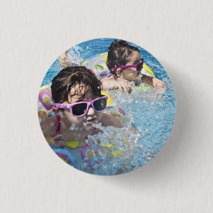 HAMbWG - Square Button - 2 l Girls im Pool