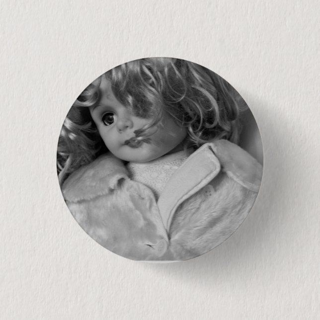 HAMbWG - Square Button - B/W Disheveled Doll (Vorderseite)