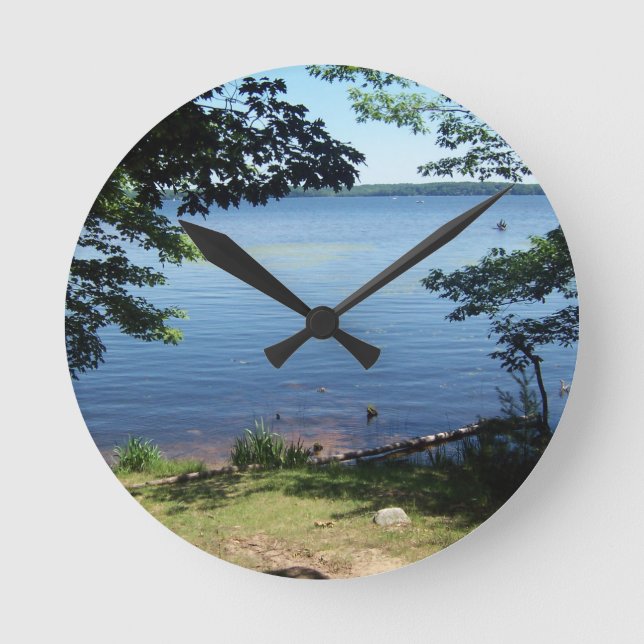 Hamlin Lake Acrylic Wall Clock Runde Wanduhr (Vorderseite)