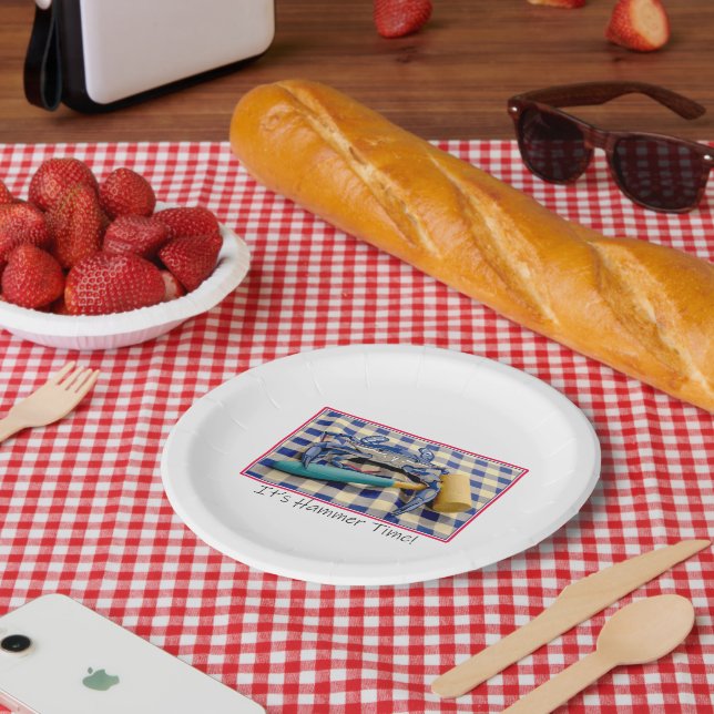 Hammer Time Blue Crab mit Hammer auf Gingham Pappteller (Picknick)