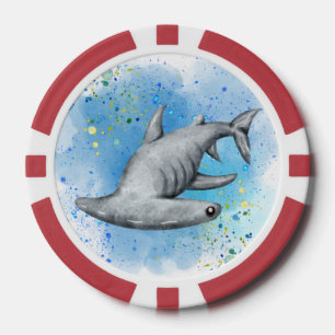 Hammerkopfhai im Ozean auf Karten spielen Pokerchips