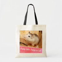 Hammyville - Niedlicher Hamster geniessen Kleinigk