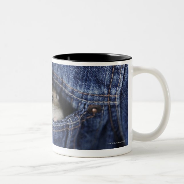Hamster in der Tasche Zweifarbige Tasse (Rechts)