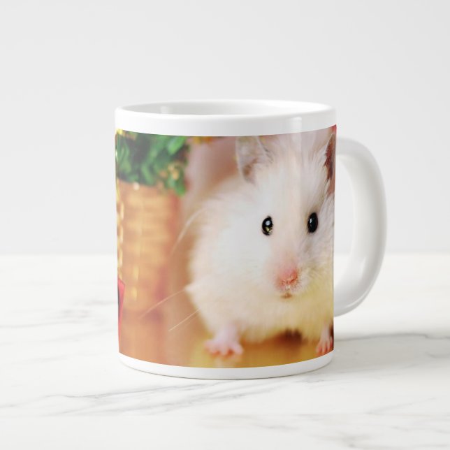 Hamster Kokolinka mit Weihnachtsbaum Jumbo-Tasse (Vorderseite Rechts)
