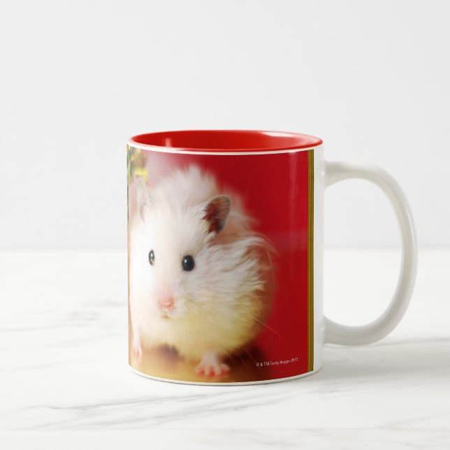 Hamster Kokolinka mit Weihnachtsbaum Zweifarbige Tasse (Rechts)