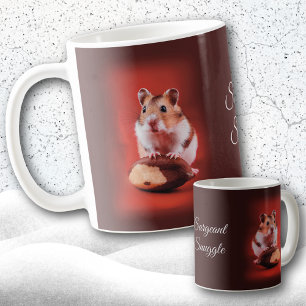 Hamster und Brasilien Nüsse auf Red Kaffeetasse