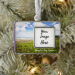 Hanalei Bay Kauai Hawaii Beach Rahmen-Ornament Silber<br><div class="desc">Genießen Sie dieses Gedenkschmuck mit Ihrem besonderen Foto,  um sich an Ihren Besuch der Hanalei Bay in Kauai,  Hawaii,  zu erinnern. Dieses Foto wurde 2012 dort aufgenommen! 🌊 🌊 🌊 → © HawaiiSands Designs 📷 Tag #ShopHawaiiSands online Werbebotschaft direkt für jede Anpassung an dieses Design!</div>
