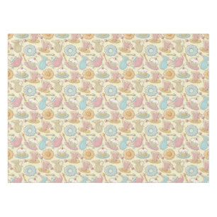 Hand, die Geschirr-Silhouetten zeichnet Tischdecke