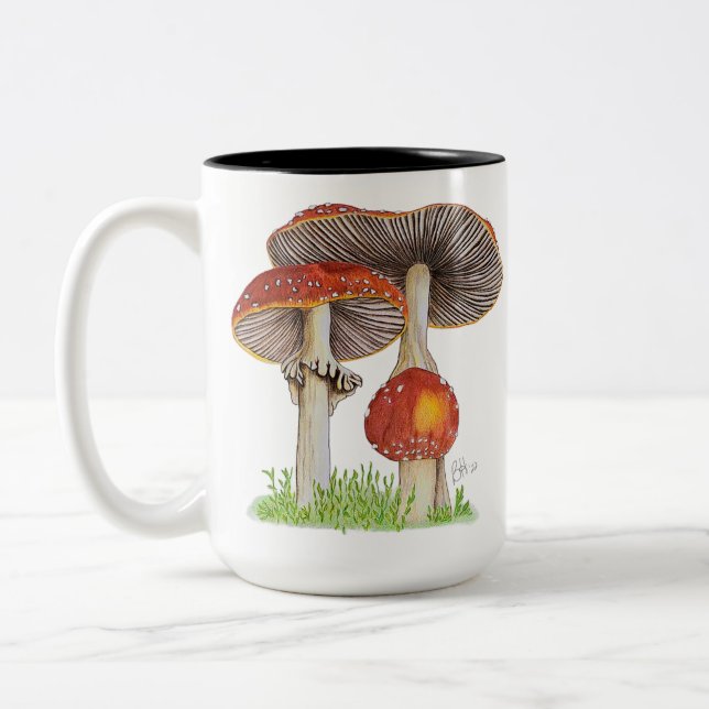 Hand Drawn Amanita Muscaria Zweifarbige Tasse (Links)