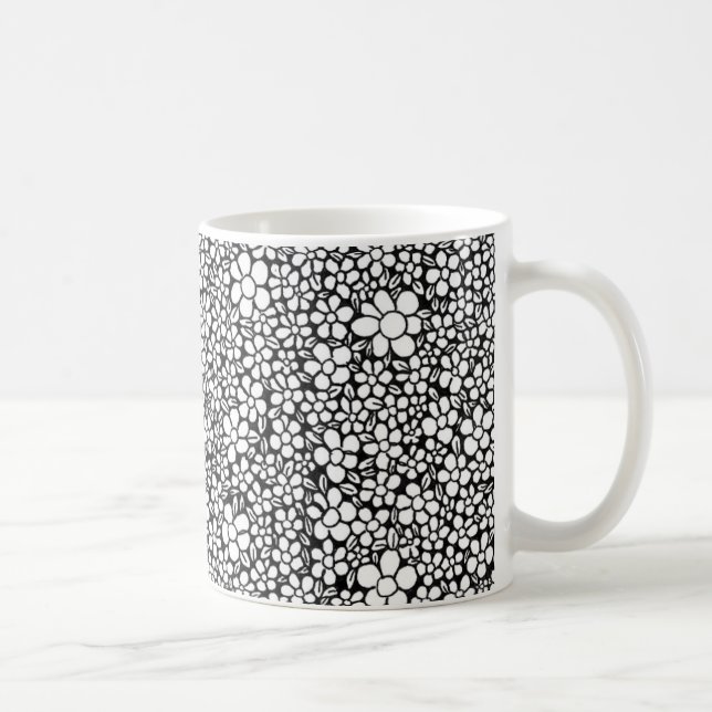 Hand Drawn Black and White Flower Pattern Kaffeetasse (Rechts)