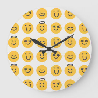 Hand Drawn Happy Emoji Pattern Große Wanduhr