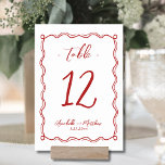 Hand Drawn Quirky Red Whimsical Wedding Tischnummer<br><div class="desc">Niedliche handgezeichnete raue Whimsical Wedding Tischnummer. Diese Tischnummer-Karte zeichnet sich durch einen zauberhaften, handgezeichneten Schwirl- und Schleifenrand aus, der Ihrem Event eine spielerische und dennoch raffinierte Touch verleiht. Der skurrile Rahmen umgibt die Tischnummer sanft, indem ein Mix aus Drehbüchern und handgeschriebenen Schriftart verwendet wird, um ein stilvolles und persönliches Design...</div>