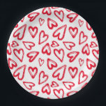 Hand Drawn Red Hearts Pappteller<br><div class="desc">Handgezeichnete rote Herzen bedecken diese weißen Teller,  die sich perfekt für Brautparty,  Hochzeiten,  Geburtstagsfeiern,  Valentinstag oder jeden besondere Anlass eignen.</div>