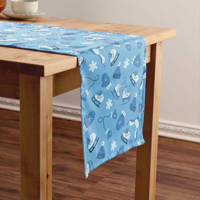 Hand Drawn Winter Pattern Blue Table Runner Mittelgroßer Tischläufer (Beispiel)