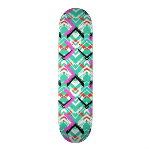 Hand gezeichnetes aquamarines Zickzack-Muster Skateboard