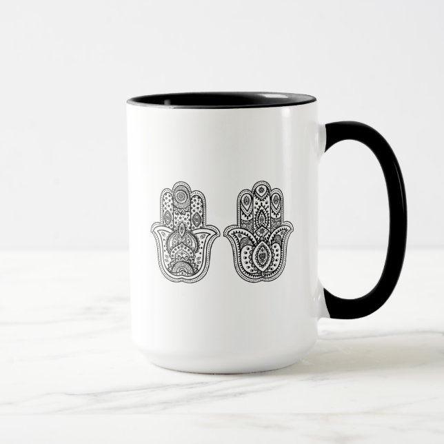 Hand gezeichnetes Hamsa mit Verzierungen Tasse (Rechts)