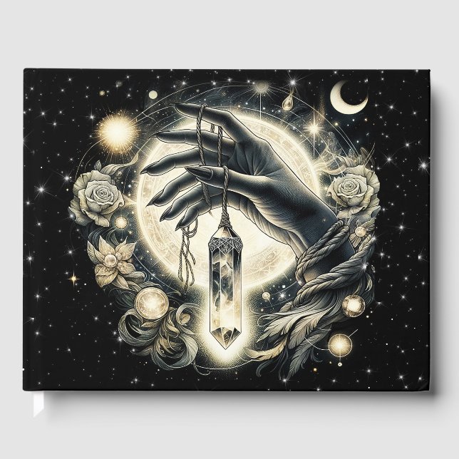 Hand halten eines Kristalls unter dem Mondlicht Gästebuch (Vorderseite)