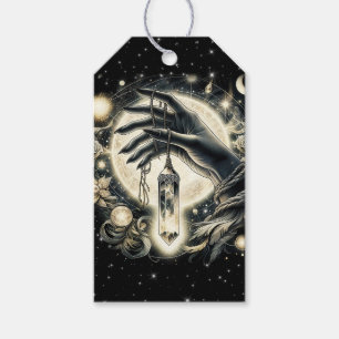 Hand halten eines Kristalls unter dem Mondlicht Geschenkanhänger