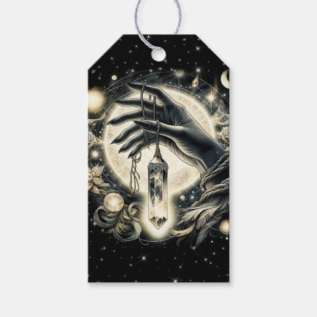 Hand halten eines Kristalls unter dem Mondlicht Geschenkanhänger (Vorderseite)