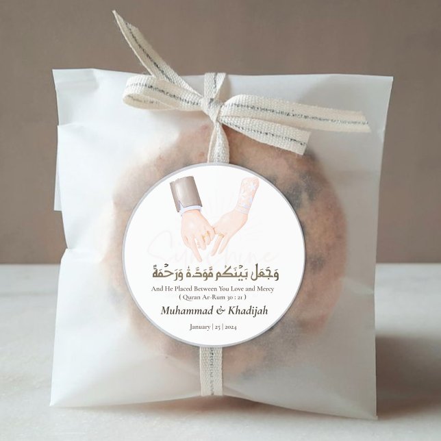 Hand Holding Zitat Ar-Rum 21 muslimische Hochzeit  Runder Aufkleber (Von Creator hochgeladen)