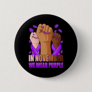 Hand Im November tragen wir lila Epilepsie-Bewusst Button