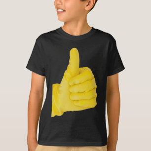 Hand in gelbem Latex Handschuh T-Shirt