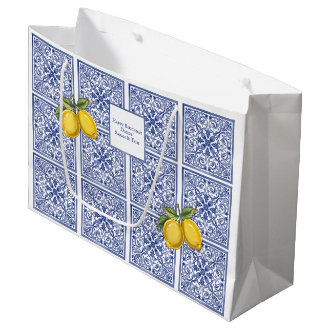 Hand-painted Italian tiles Amalfi blue & lemons Große Geschenktüte (Vorderseite Schrägansicht)
