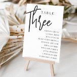 Hand Skript Tabelle DREE   Gast-Namen Tischnummer<br><div class="desc">Einfache und schicke Tischnummer-Karten in Schwarz und Weiß machen bei Ihrer Hochzeit oder Veranstaltung ein elegantes Statement. Das Design enthält "Table [number]" in einem spannenden Mix aus klassischer Serif und handgeschriebenem Skriptsatz, darunter einzelne Gastnamen. Design wiederholt sich auf beiden Seiten. Einzelne nummerierte Karten werden separat verkauft; bestellen Sie jede Tischnummer...</div>